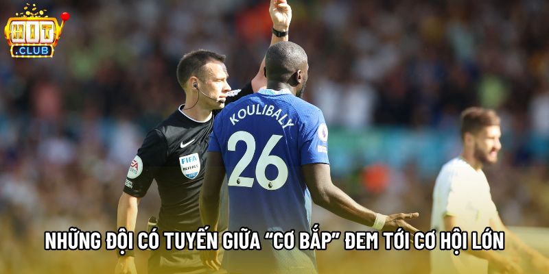 Những đội có tuyến giữa “cơ bắp” thường đem tới cơ hội lớn Những đội có tuyến giữa “cơ bắp” thường đem tới cơ hội lớn